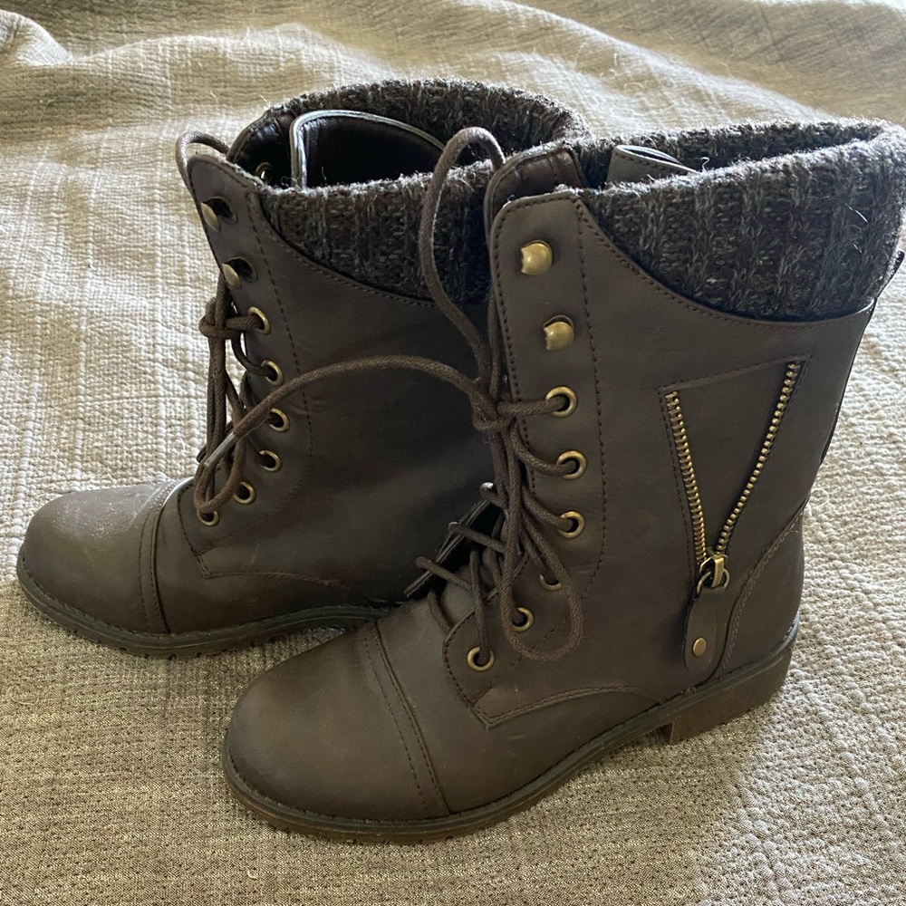 Brown boots - Picture 2 of 3